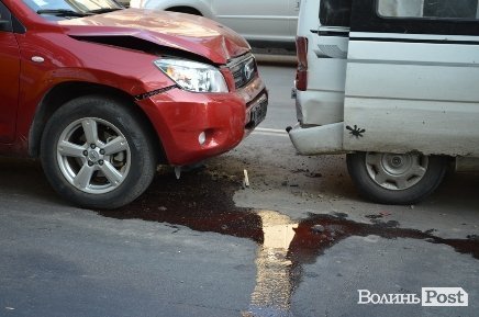 ДТП-«гармошка» у Луцьку: Тойота втаранила відразу три авто. ФОТО