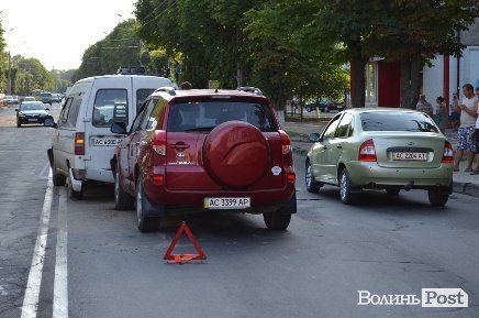 ДТП-«гармошка» у Луцьку: Тойота втаранила відразу три авто. ФОТО
