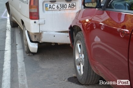 ДТП-«гармошка» у Луцьку: Тойота втаранила відразу три авто. ФОТО