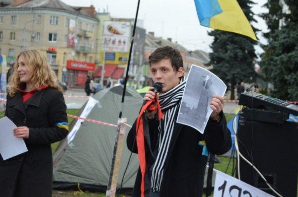 У Луцьку палили символіку СРСР. ФОТО