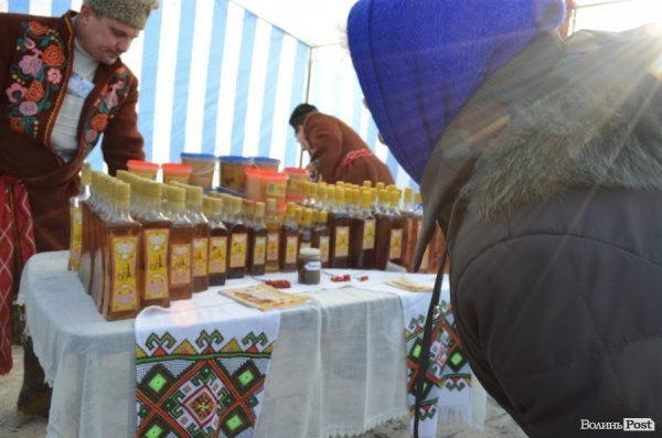 Після Різдва у Луцьку відбулося традиційне свято медоварів, де продавали продукти бджільництва