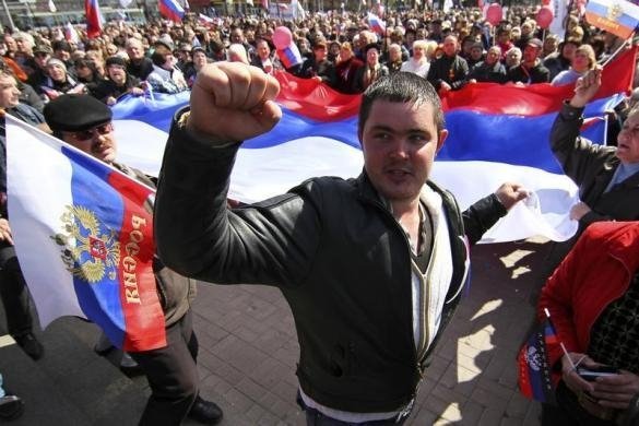 Як «туристи Путіна» захоплювали адмінбудівлі на сході України. ФОТО