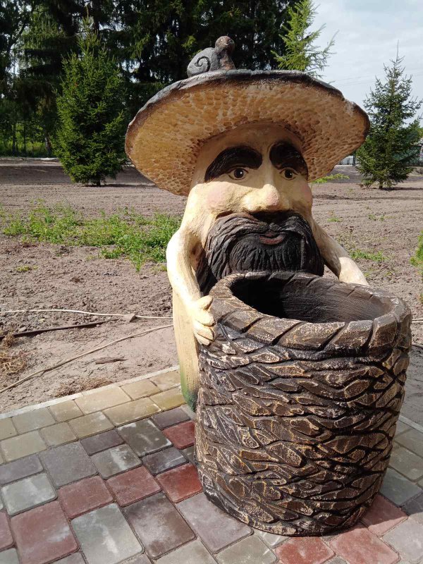 Знайомилася із ліпкою потайки за хлівом: волинянка створює унікальні бетонні скульптури. ФОТО