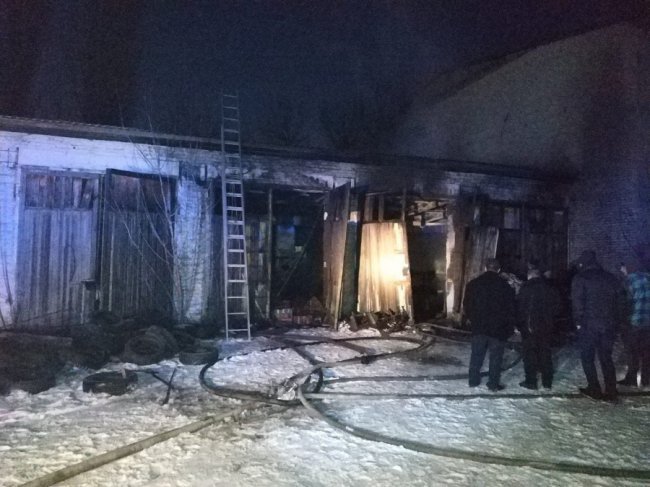 У Луцьку горіли гаражі. ФОТО