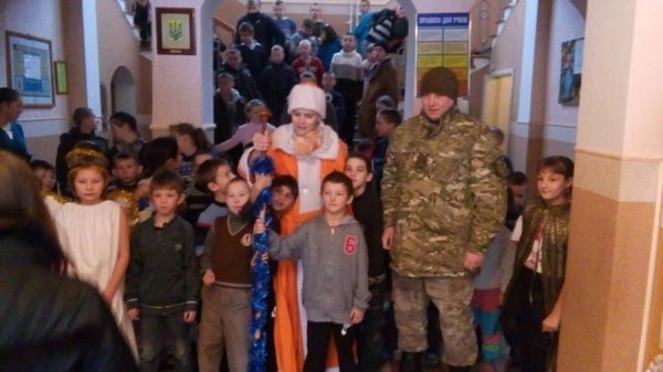 Луцькі прикордонники подарували інтернату спортивний інвентар