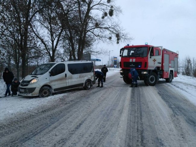 Рятувальники повідомили про наслідки снігопадів на Волині. ФОТО