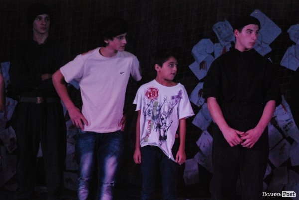 У Луцьку «Нова лінія» та спортзал стали театрами. ФОТО. ВІДЕО