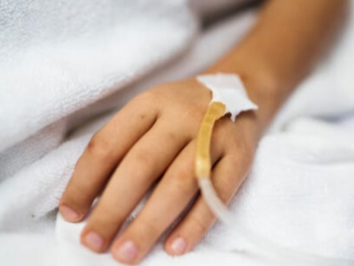 На Волині малолітня дівчина напилася вина і потрапила до лікарні