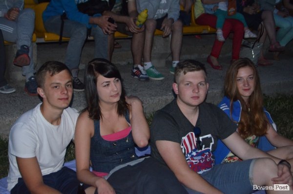 Луцькі кіномани дивилися фільм під зорями. ФОТО 