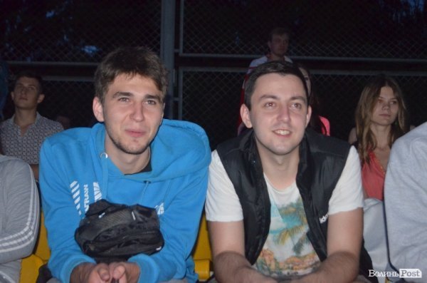 Луцькі кіномани дивилися фільм під зорями. ФОТО 