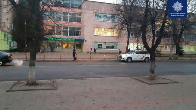 Біля луцької гімназії влаштували «полювання» на водіїв-порушників 