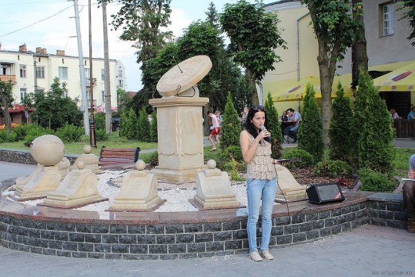 У центрі Луцька читали вірші. ФОТО