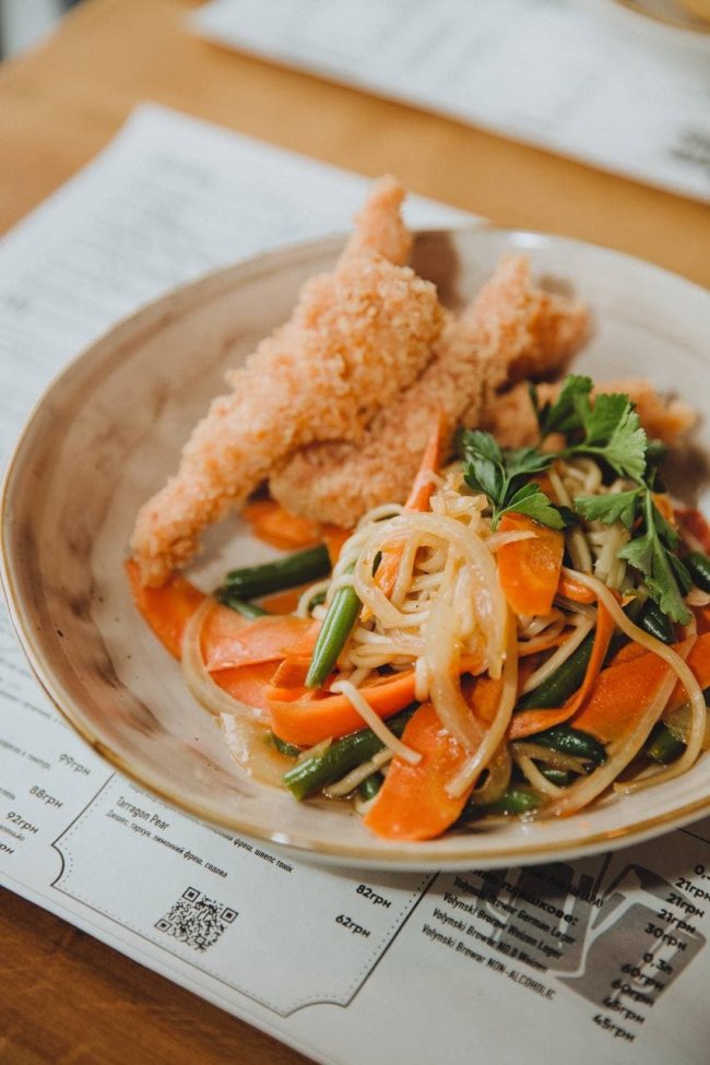 Локація, де смачно і красиво: чому варто піти у «Пай&Бургер» в центрі Луцька*