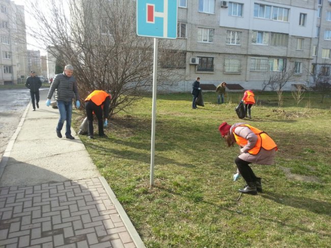 Весняна толока: працівники «ПортCitу» і «Там Таму» вийшли на суботник. ФОТО