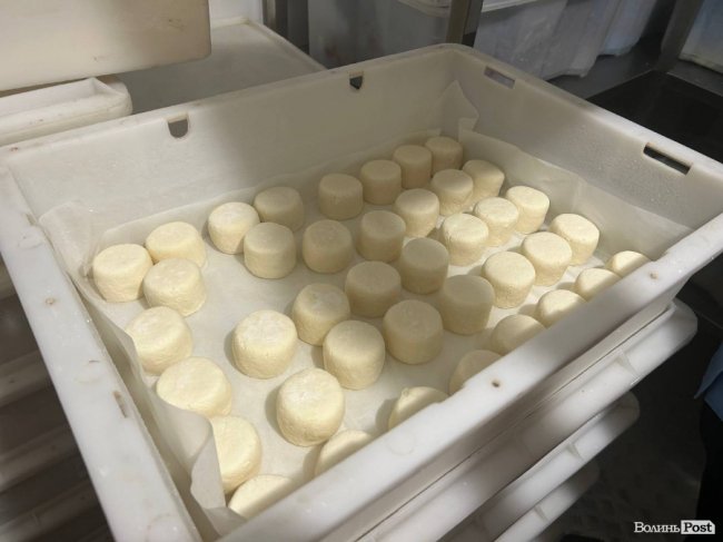 У яких умовах готують і зберігають їжу в «Пузатій хаті»: кухню ресторану показали зсередини. ФОТО