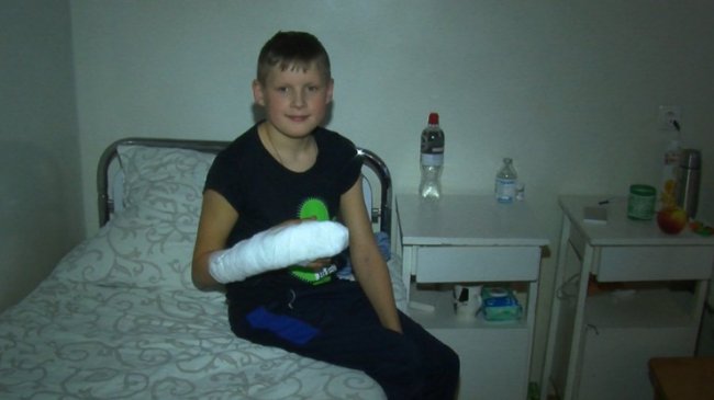 На Волині 13-річному хлопцеві пришили два пальці, які йому відрізав верстат. ВІДЕО
