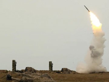 У Повітряних Силах пояснили, які ракети може збивати Україна та для чого нам  винищувачі F-16