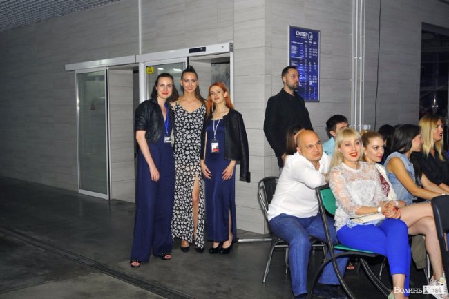 Свято краси і моди: як мийку в Луцьку перетворили на модний подіум