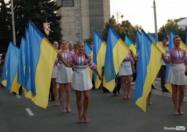 «Поліське літо з фольклором» завершили парадом, концертом і феєрверком. ФОТО