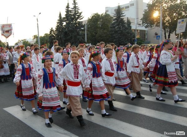 «Поліське літо з фольклором» завершили парадом, концертом і феєрверком. ФОТО