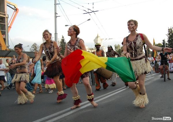 «Поліське літо з фольклором» завершили парадом, концертом і феєрверком. ФОТО