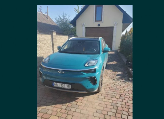 Дружина голови Луцької райради, який «втік» за кордон, розпродує сімейне майно