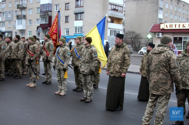Нагороди, вітання та сльози щастя: у Володимирі урочисто зустріли воїнів 14-ї бригади. ФОТО. ВІДЕО