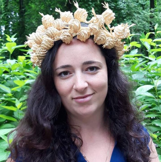 Волинянка 15 років присвятила плетінню виробів з соломи 