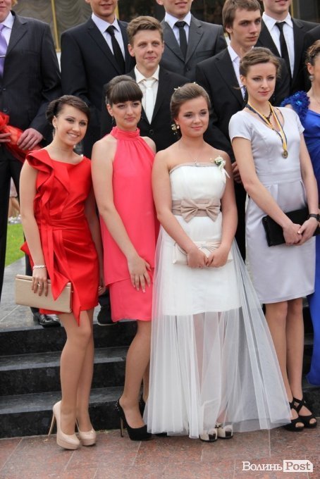 Луцьк відгуляв шкільні випускні. ФОТО