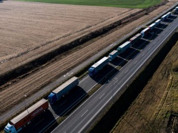 «Дорогуськ – Ягодин» – розблокований: на проїзд всієї черги вантажівок потрібно більше доби