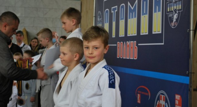 «Ми преміюємо кращих спортсменів»: СК «Отаман» організував у Луцьку турнір з дзюдо.ФОТО