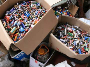 У Луцьку на переробку здали 3,5 тонни батарейок та акумуляторів. ФОТО