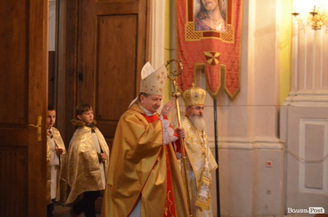 Магія Різдва: у луцькому соборі відбулося урочисте богослужіння. ФОТО