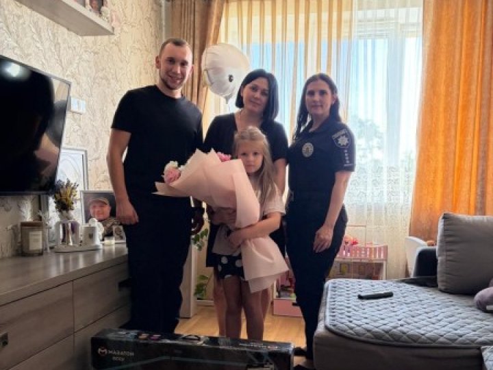 На Волині поліцейські привітали доньку загиблого побратима з днем народження 