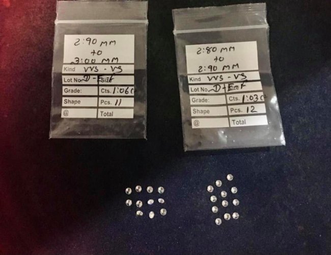 Діамантова посилка:  столичні митники виявили 23 дорогоцінні камені у пакунку з Індії. ФОТО
