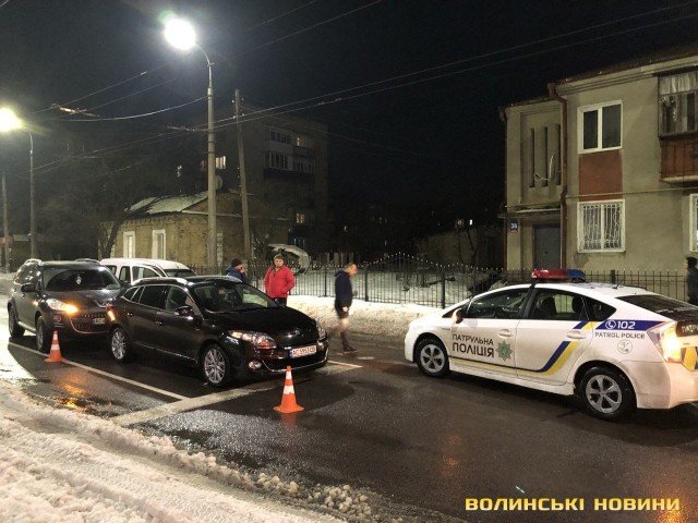 На перехресті у Луцьку зіткнулися три автівки. ФОТО