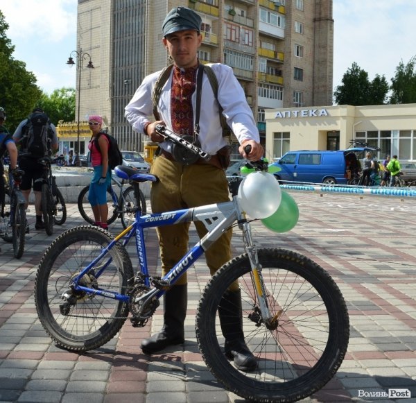 Велодень у Луцьку зібрав більше тисячі людей. ФОТО 