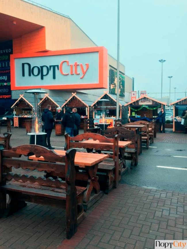 Святкові фотозони, глінтвейн і смаколики: поруч з ТРЦ «ПортCity» – новорічний ярмарок*