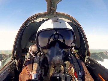 Українські льотчики здійснили до десяти нальотів на колони ворожої техніки