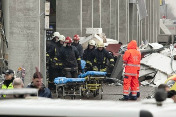 У Ризі обвалився дах торгового центру ‒ 52 людини загинули. ФОТО