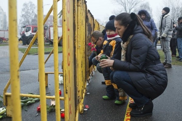 У Ризі обвалився дах торгового центру ‒ 52 людини загинули. ФОТО
