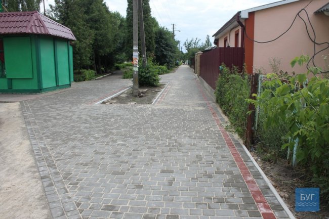 В Іваничах чепурять сквер біля вокзалу. Почали з доріжки за 160 тисяч