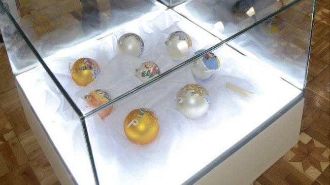 У Луцьку відкрили виставку ялинкових іграшок 20-21 століття