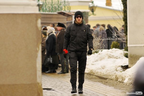 Фото прощання з міським головою Луцька Миколою Романюком