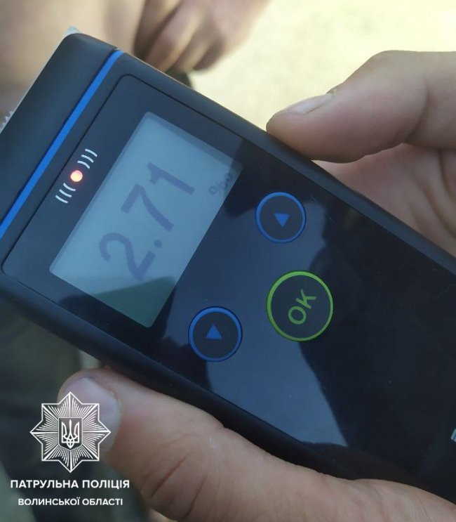 На Волині п`яний водій вантажівки в’їхав у припаркований автомобіль