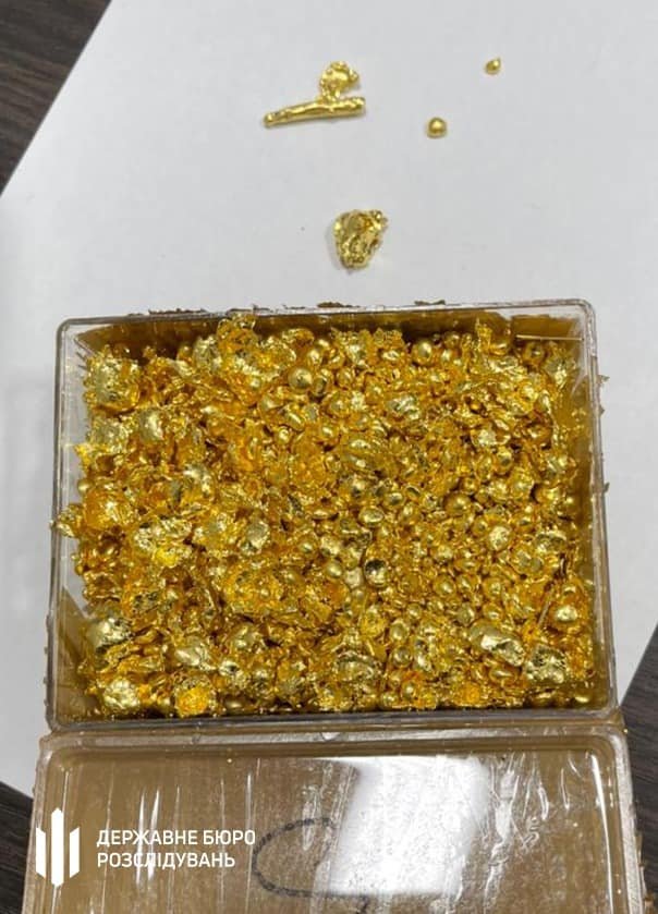 На «Ягодині» вилучили мільйон доларів, гроші передали армії 