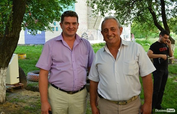 У Луцьку відремонтували тротуари, а в дворах залишили діри в асфальті. ФОТО