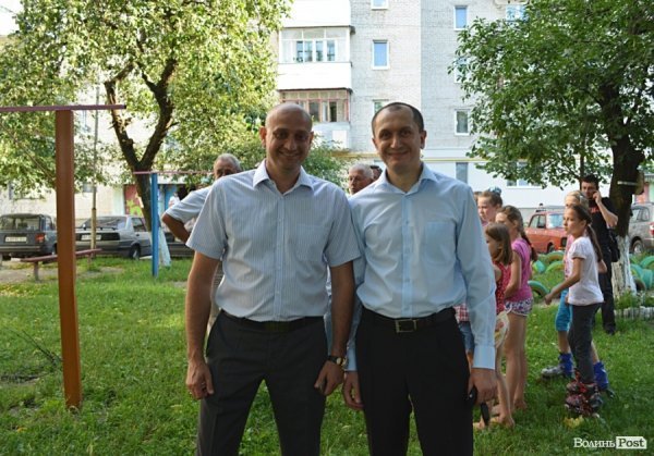 У Луцьку відремонтували тротуари, а в дворах залишили діри в асфальті. ФОТО