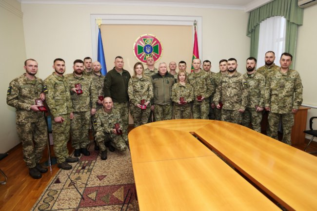 Звільненим з полону прикордонницям з Волині вручили ордени «За мужність». ФОТО