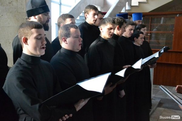 Як Вітер і Гунчик приймали колядників. ФОТО